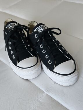 Converse Unisex Platform Sneakers Man 8 Woman 9  in Black and White